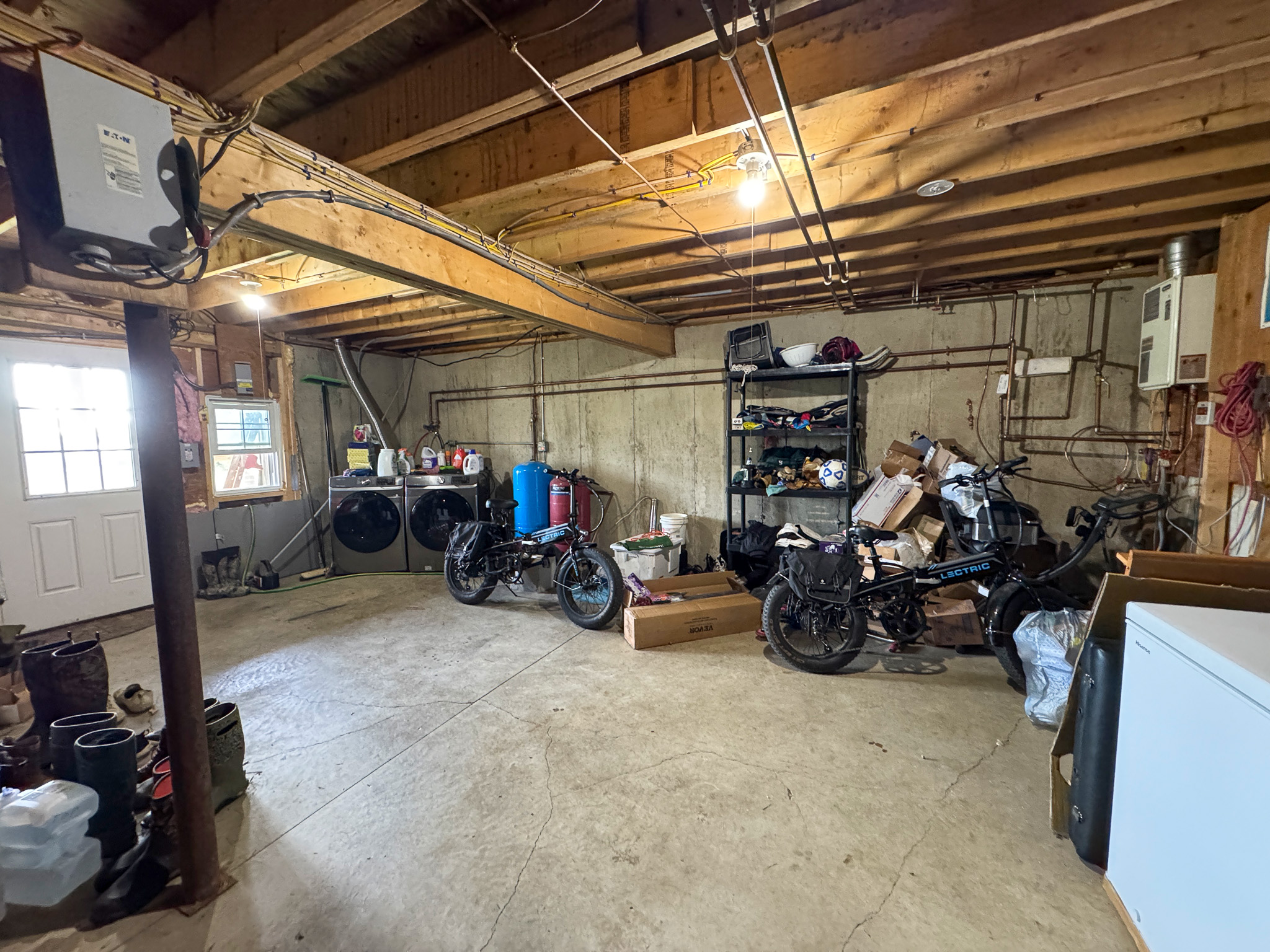 Off-Grid Log Home on 33.4 Acres