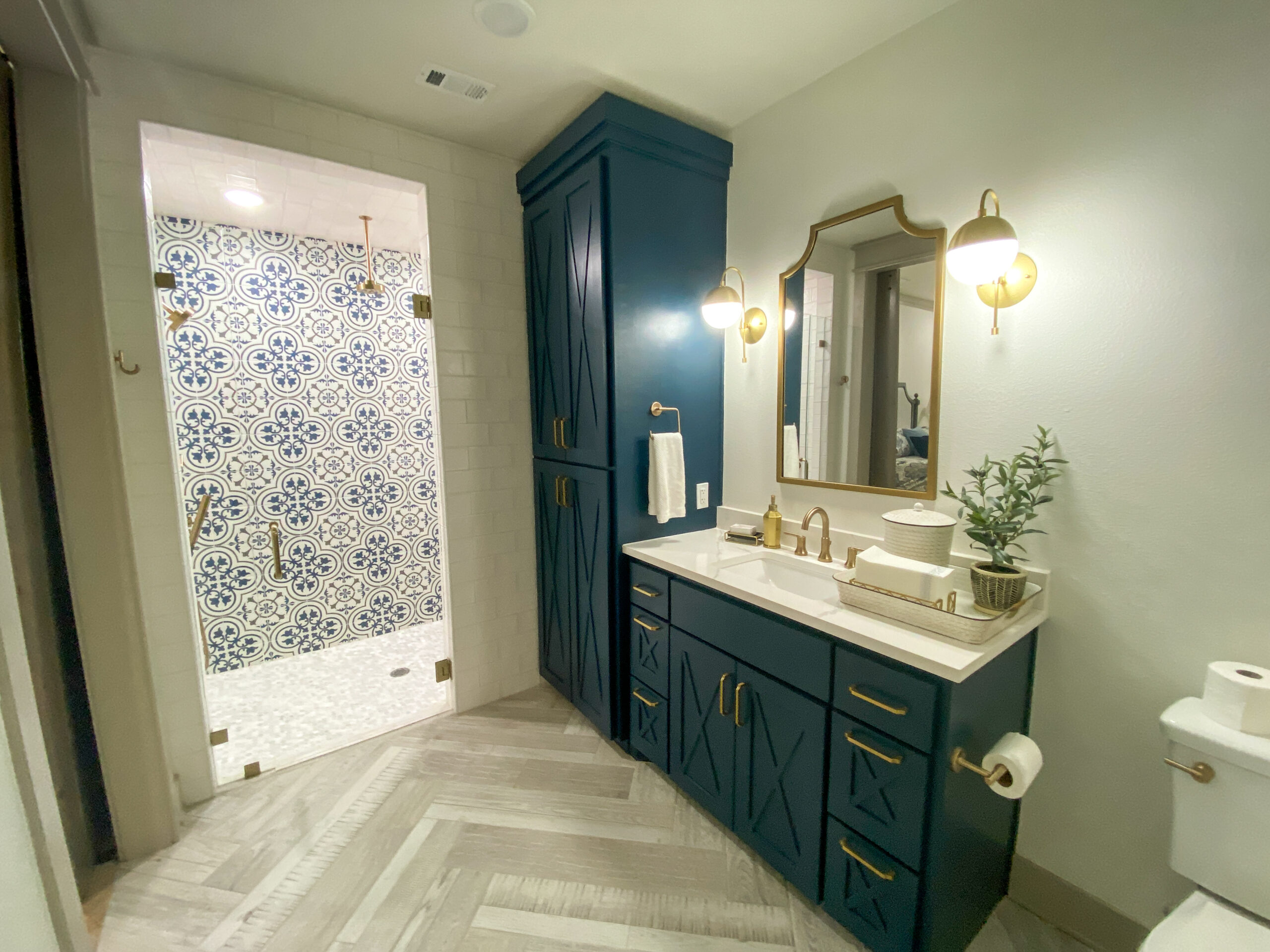 Luxury Barndominium, Guest Cabins & Hunting Land