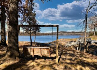 RIVER FRONT HOME W/ UNRESTRICTED ACREAGE FOR SALE IN TN ON TENNESSEE RIVER, DEER & TURKEY HUNTING