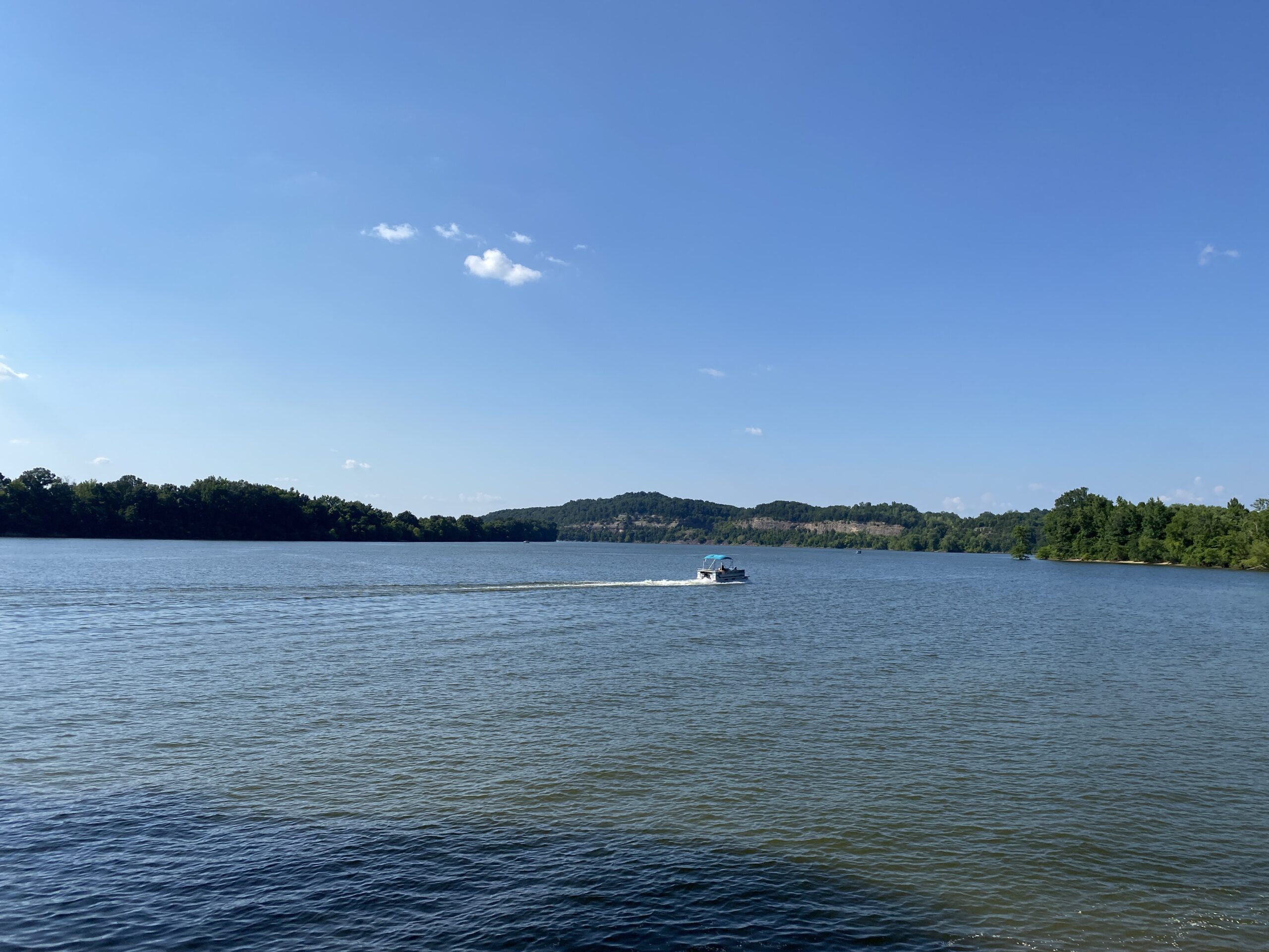 RIVER FRONT HOME W/ UNRESTRICTED ACREAGE FOR SALE IN TN ON TENNESSEE RIVER, DEER & TURKEY HUNTING