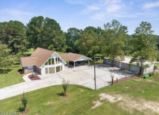 Pike Co Home with 125 Acres in North Pike School District