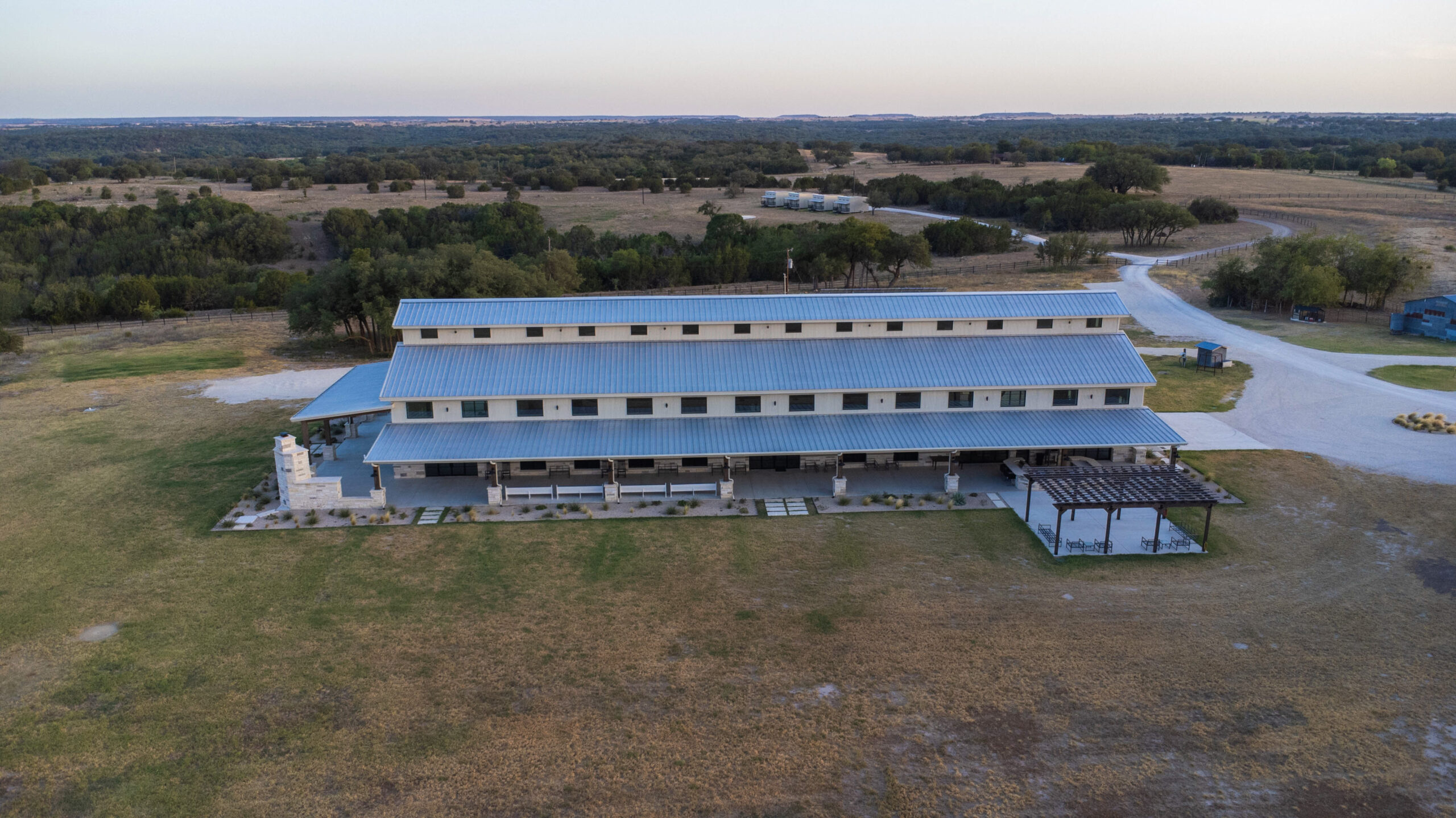 Luxury Barndominium, Guest Cabins & Hunting Land
