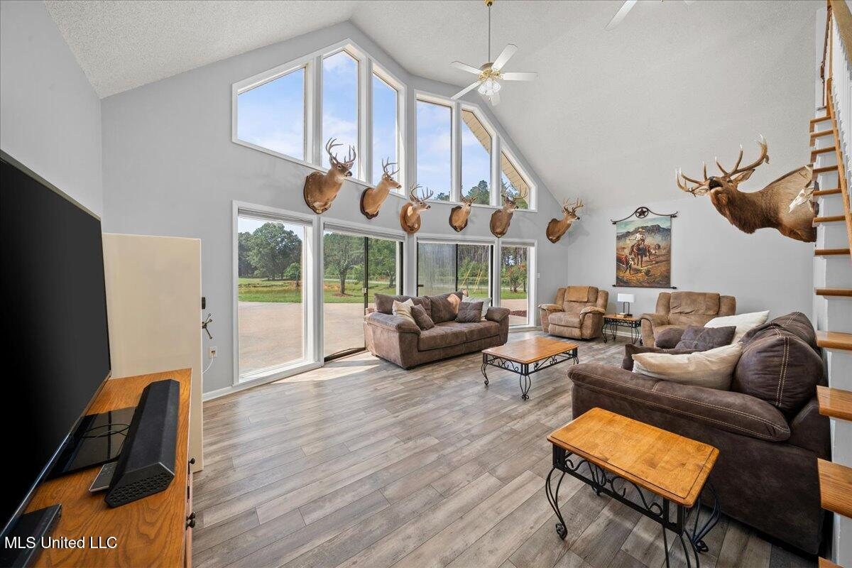 Pike Co Home with 125 Acres in North Pike School District