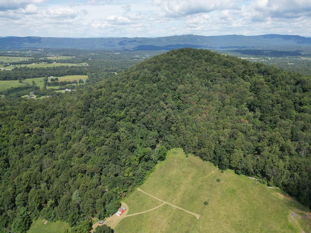Round Mountain Retreat with Panoramic Views