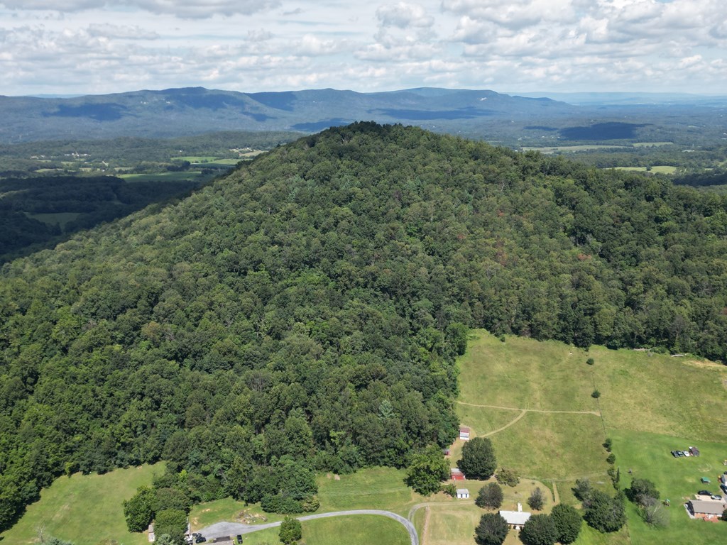 Round Mountain Retreat with Panoramic Views