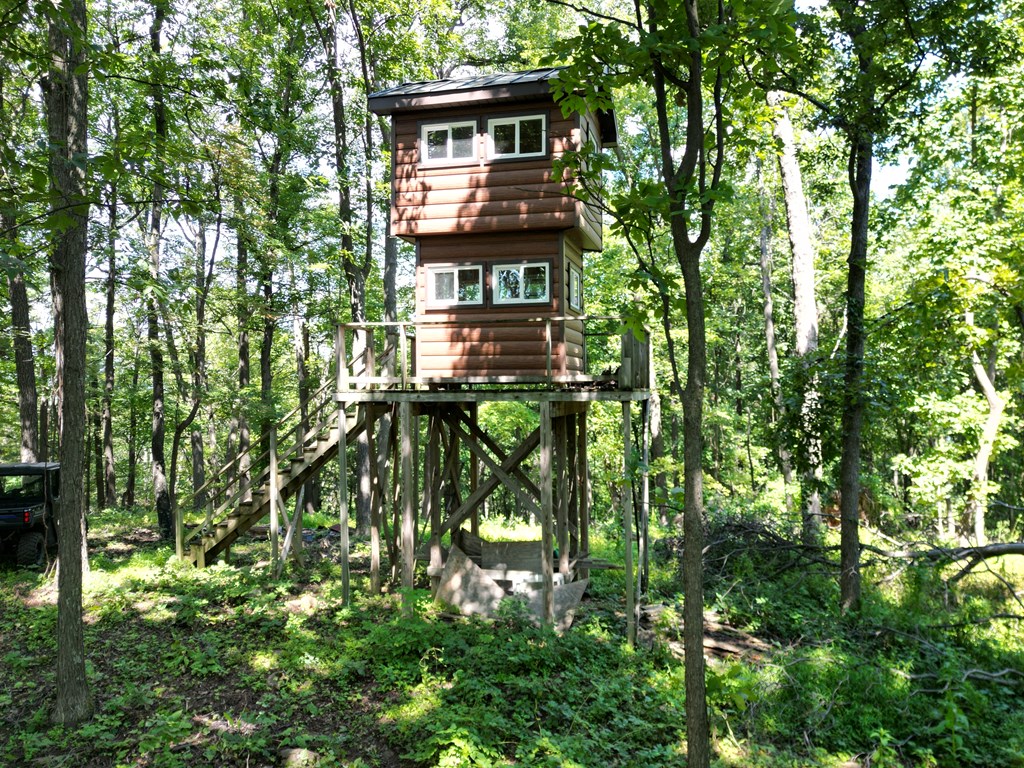 Round Mountain Retreat with Panoramic Views