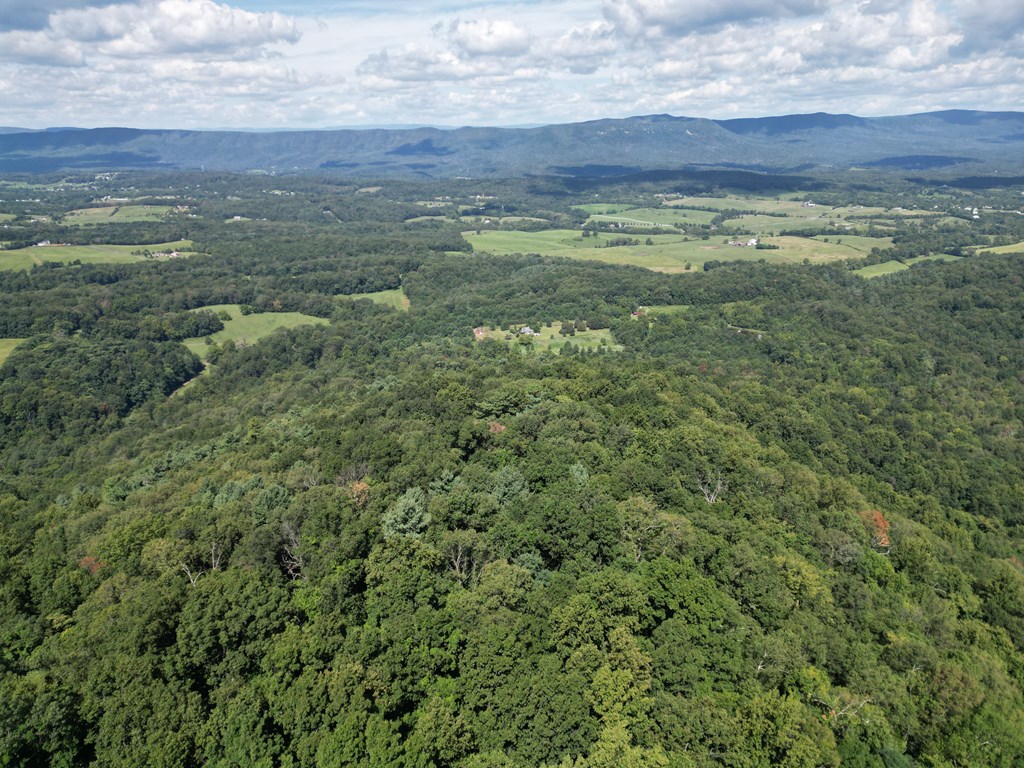 Round Mountain Retreat with Panoramic Views