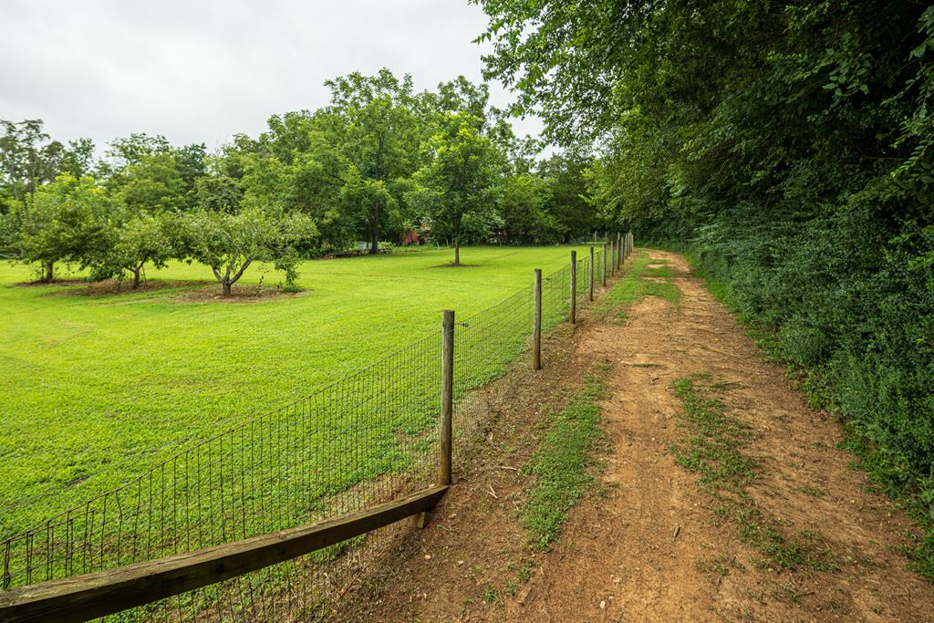 Modern Comfort Meets Rural Charm – Recreation Paradise