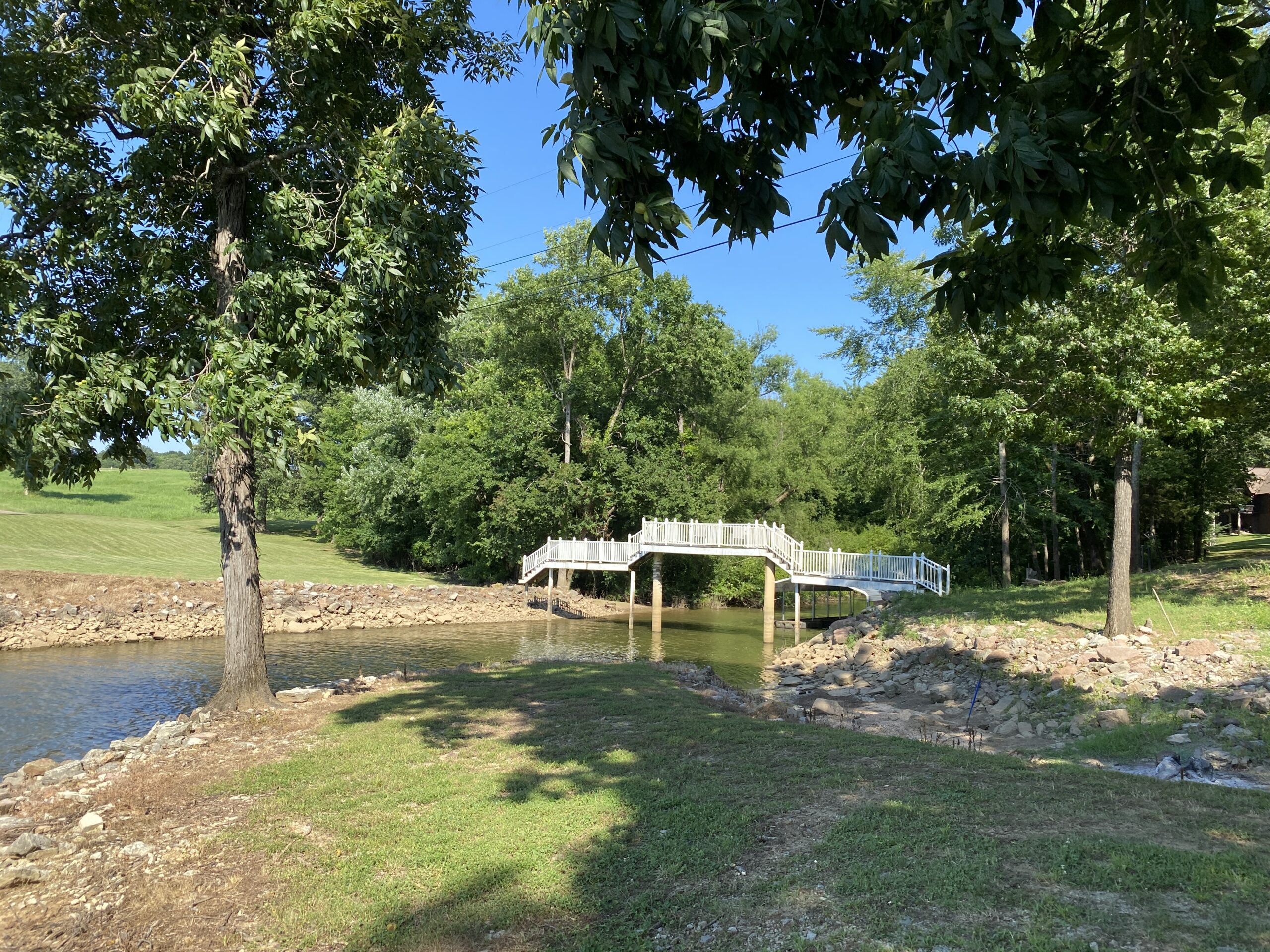 RIVER FRONT HOME W/ UNRESTRICTED ACREAGE FOR SALE IN TN ON TENNESSEE RIVER, DEER & TURKEY HUNTING