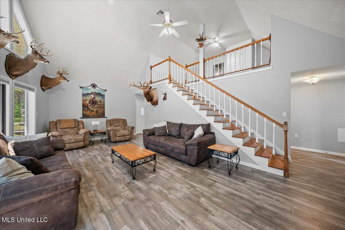 Pike Co Home with 125 Acres in North Pike School District