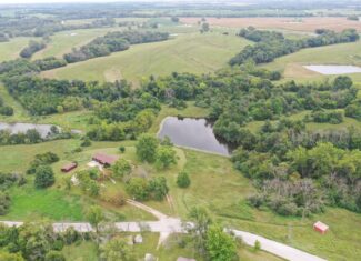 Spacious Home and Hunting on 24.5 Acres Just Outside of Bethany, MO