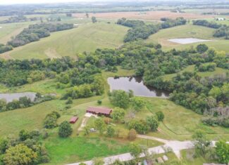 Spacious Home and Hunting on 24.5 Acres Just Outside of Bethany, MO