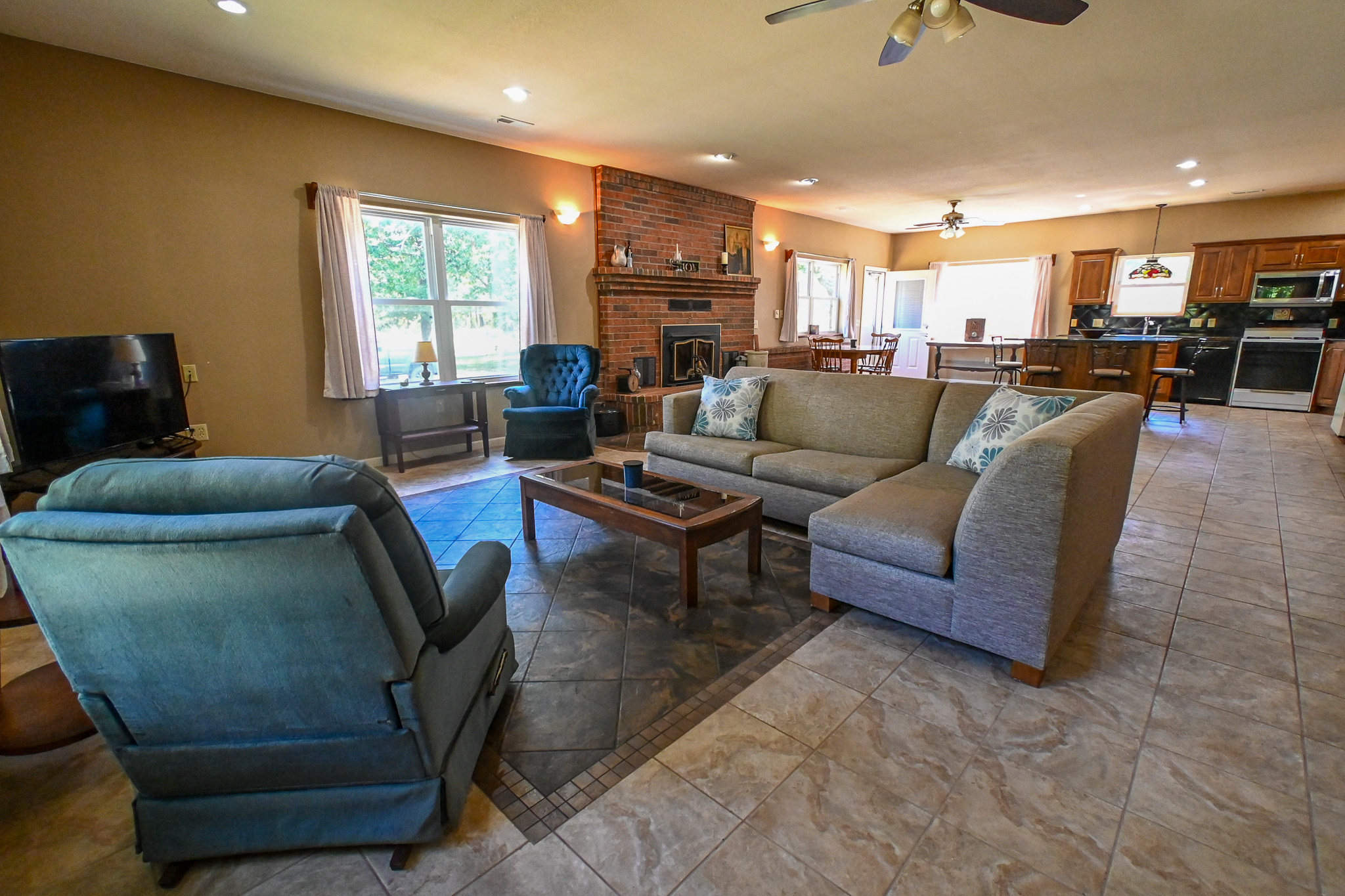 Home on 109+\- acres in Collins MO
