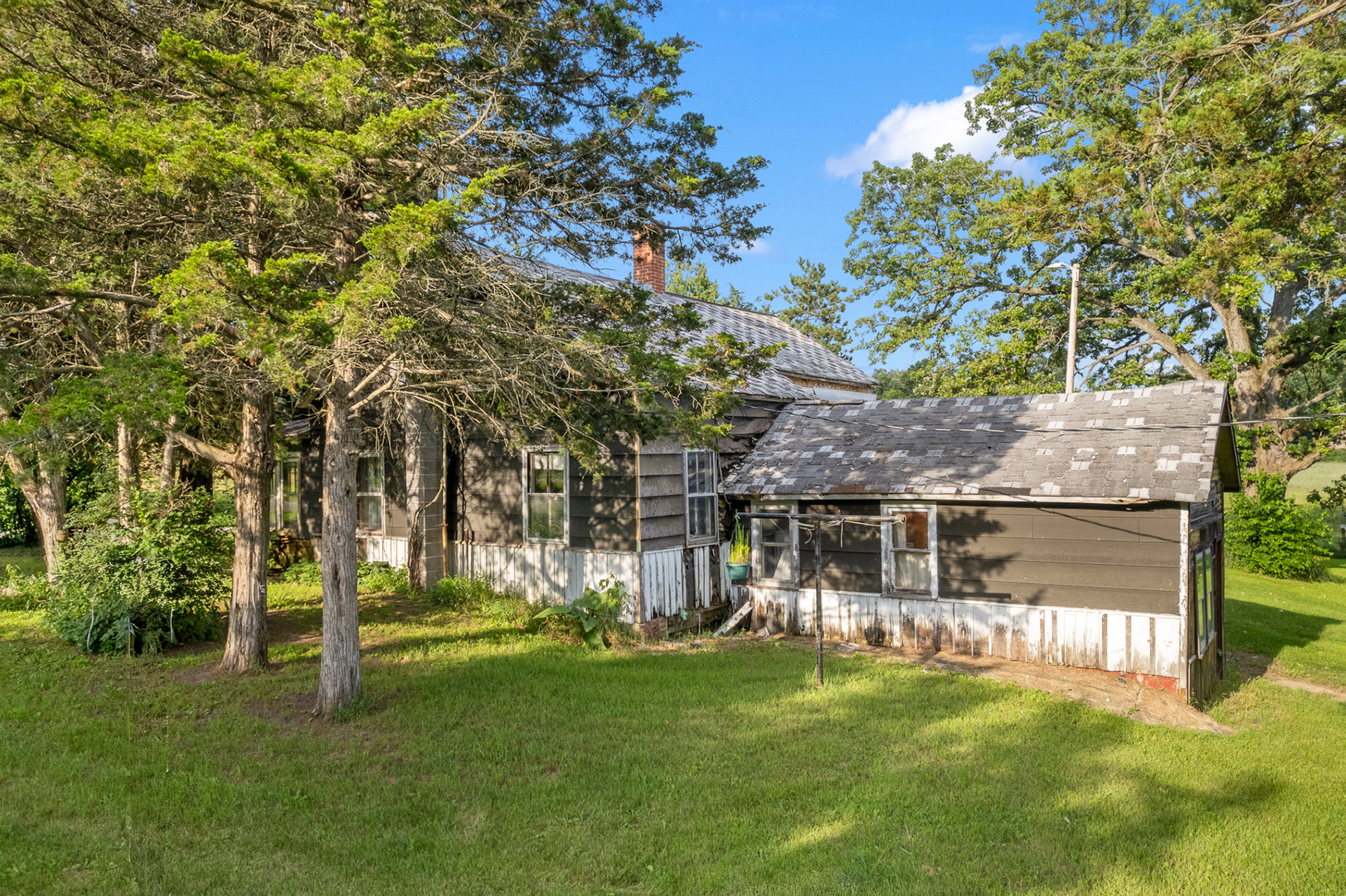 Marquette County Farm and 10+/- Acres Live & Online Auction