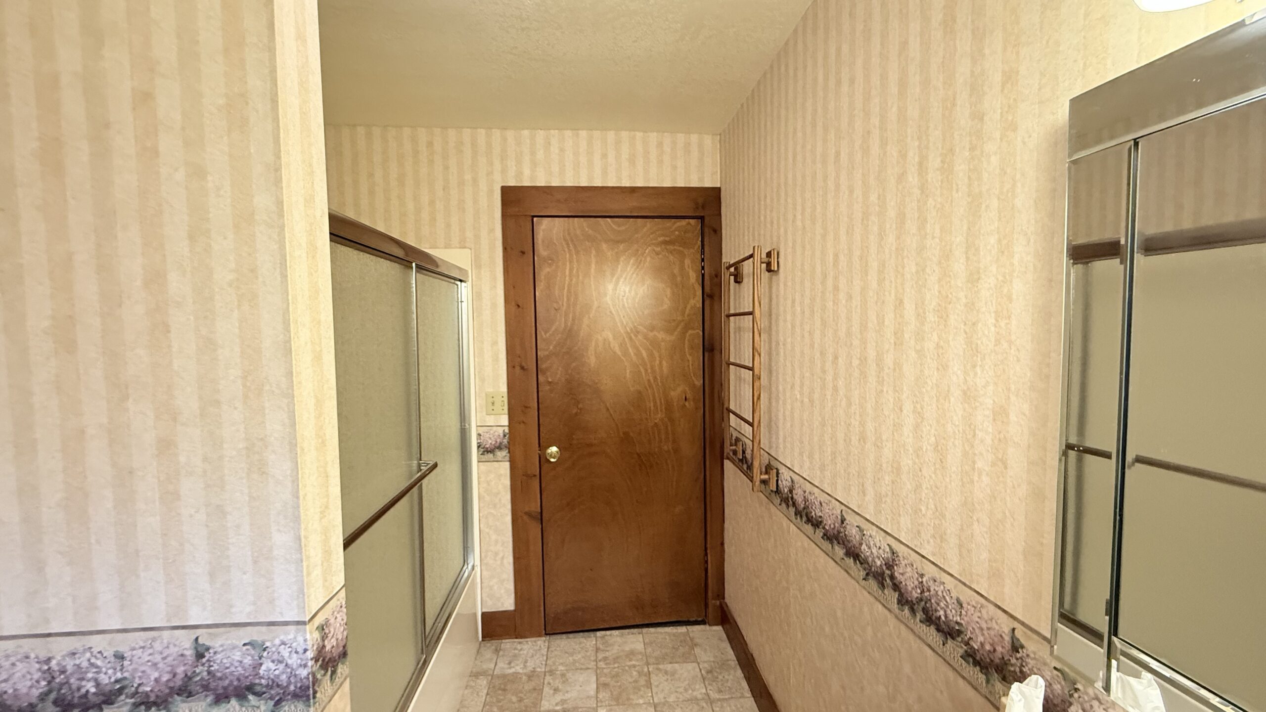Spacious Home and Hunting on 24.5 Acres Just Outside of Bethany, MO