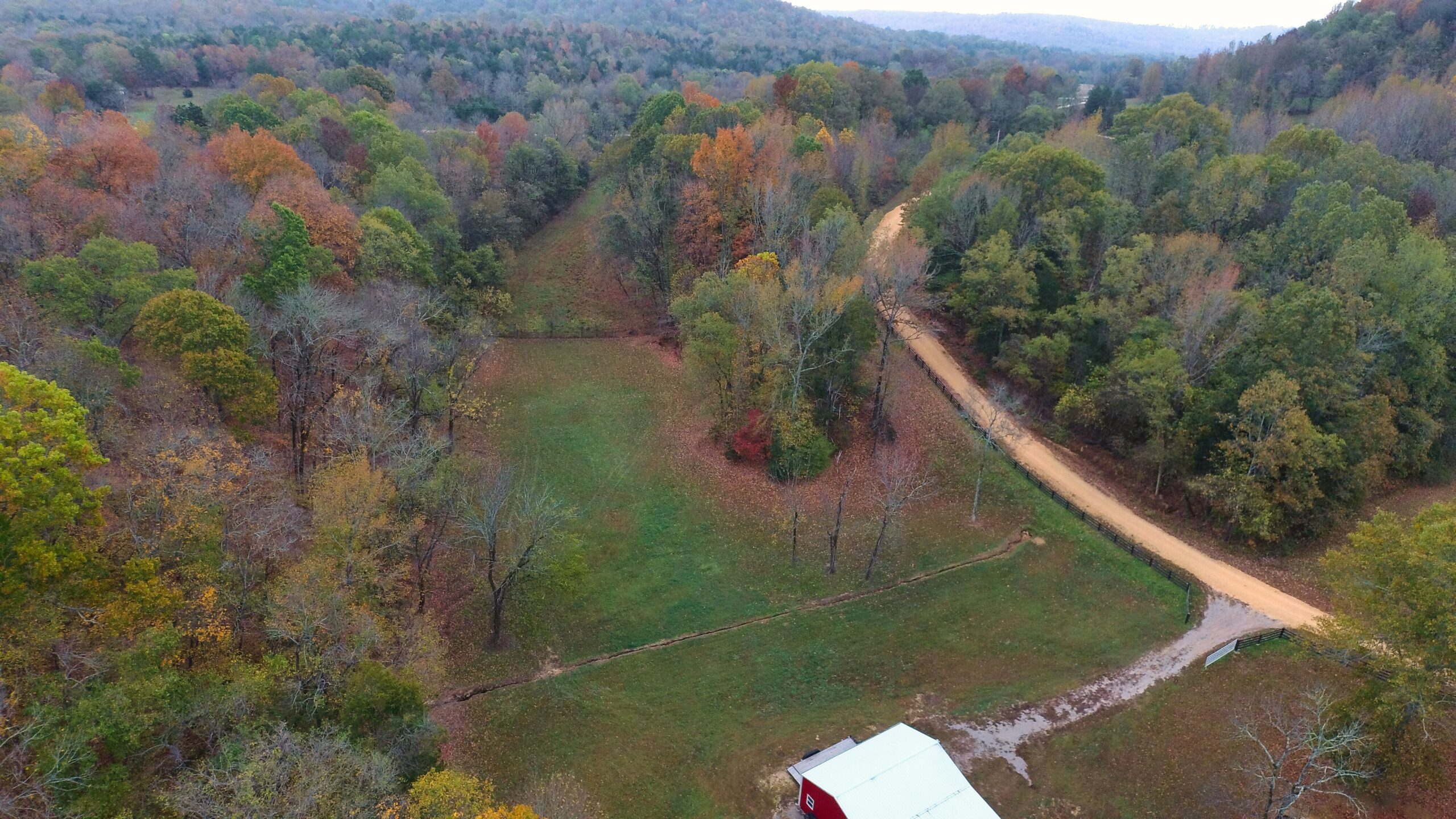 RIVER FRONT HOME W/ UNRESTRICTED ACREAGE FOR SALE IN TN ON TENNESSEE RIVER, DEER & TURKEY HUNTING