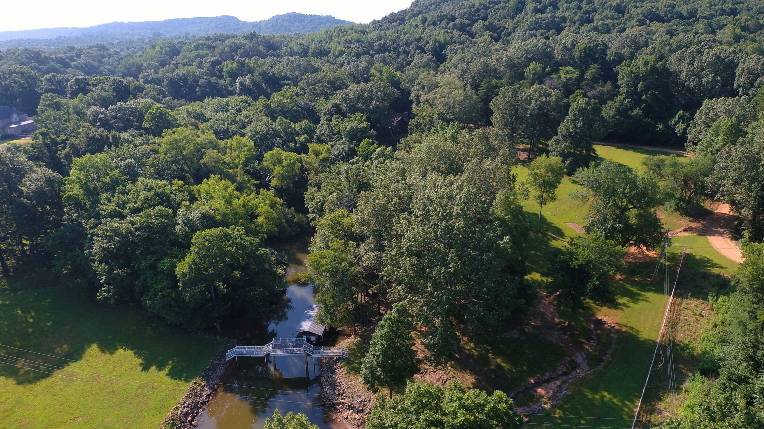 RIVER FRONT HOME W/ UNRESTRICTED ACREAGE FOR SALE IN TN ON TENNESSEE RIVER, DEER & TURKEY HUNTING