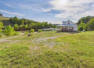 Ozark Mountain Home Hunting Retreat with Spring Fed Ponds For Sale in Searcy Co, Arkansas