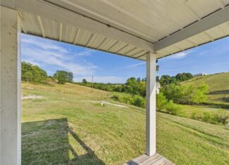 Ozark Mountain Home Hunting Retreat with Spring Fed Ponds For Sale in Searcy Co, Arkansas