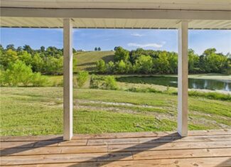 Ozark Mountain Home Hunting Retreat with Spring Fed Ponds For Sale in Searcy Co, Arkansas