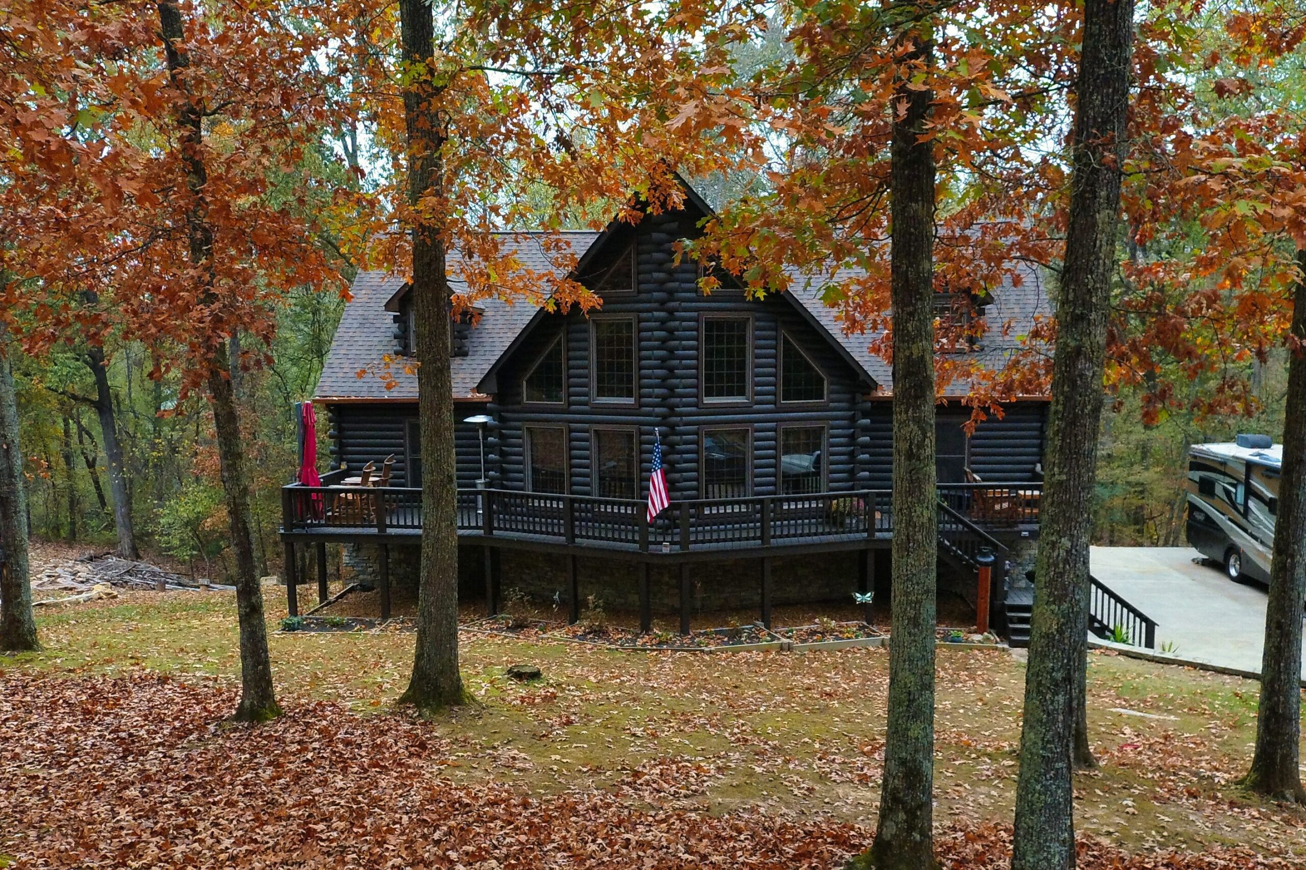 RIVER FRONT HOME W/ UNRESTRICTED ACREAGE FOR SALE IN TN ON TENNESSEE RIVER, DEER & TURKEY HUNTING