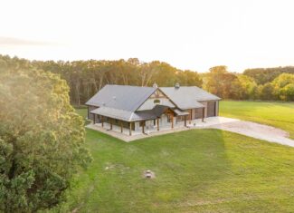 245.4 +\- acres with home in Cross Timbers MO