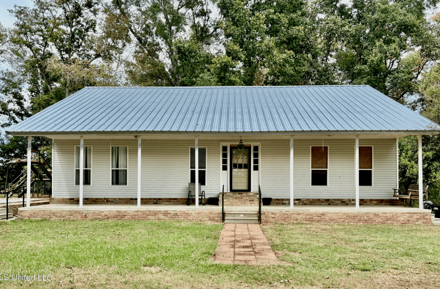 Farmhouse on Acreage with Hunting Land in Magnolia MS