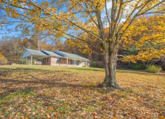 Liberty KY Country Home with Prime White-Tail Deer and Turkey Hunting Land