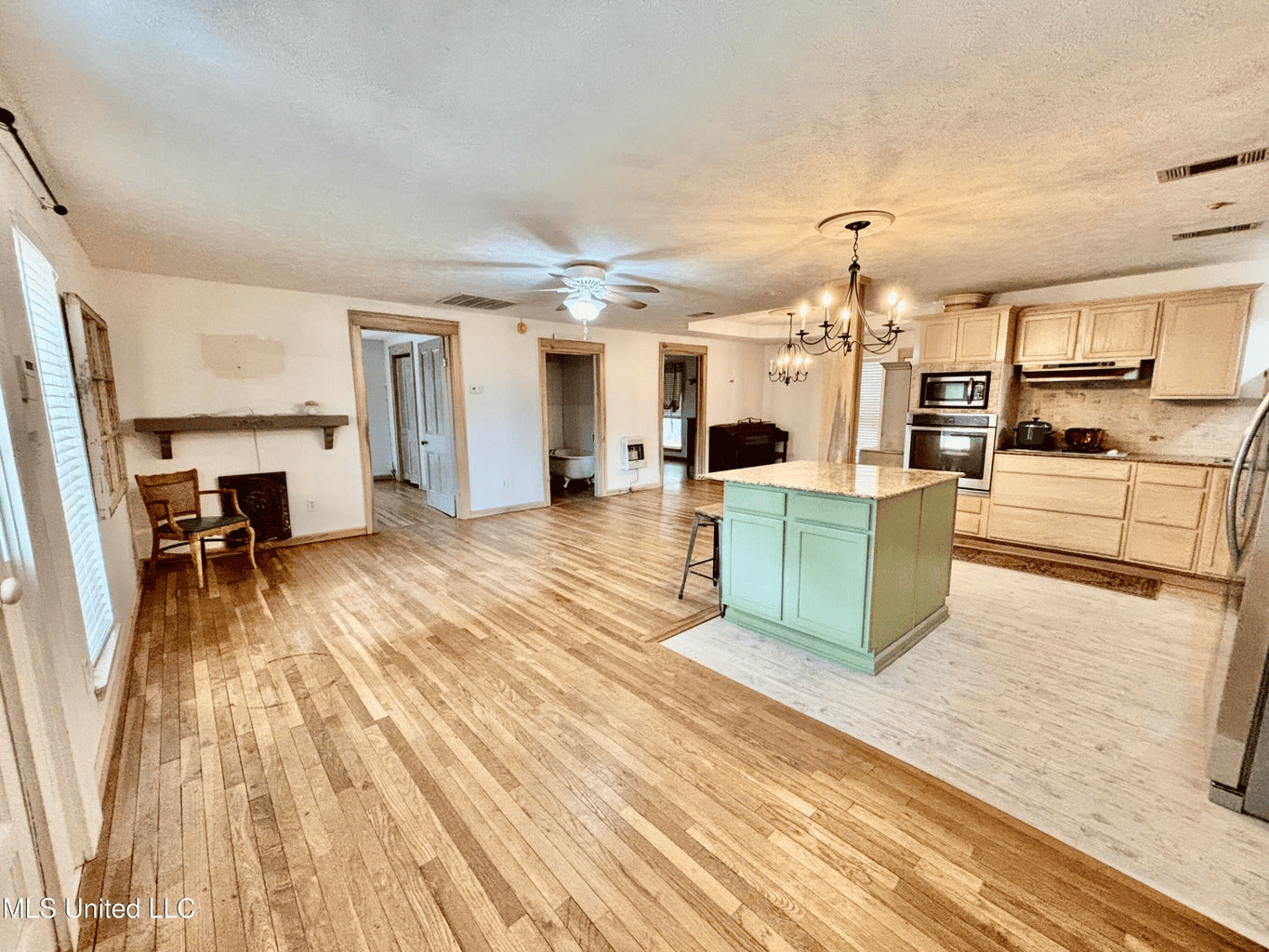 Farmhouse on Acreage with Hunting Land in Magnolia MS