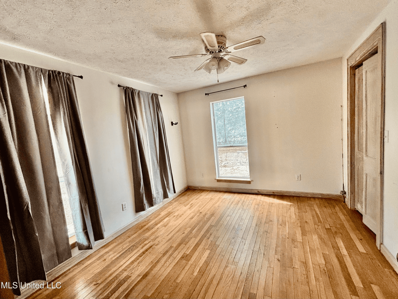 Farmhouse on Acreage with Hunting Land in Magnolia MS