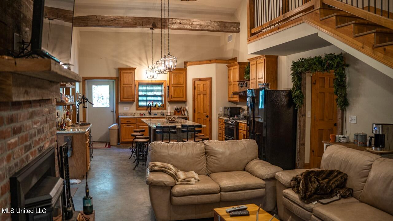 203 Acres in Smithdale MS – Turnkey Hunting Retreat