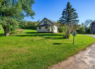 Trempealeau County Country Home & Hunting Property for Sale