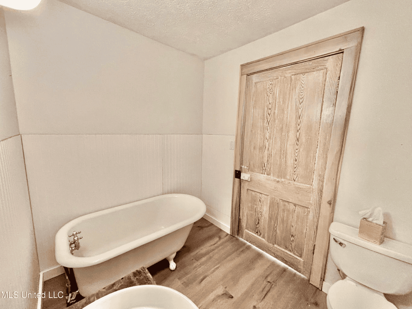 Farmhouse on Acreage with Hunting Land in Magnolia MS