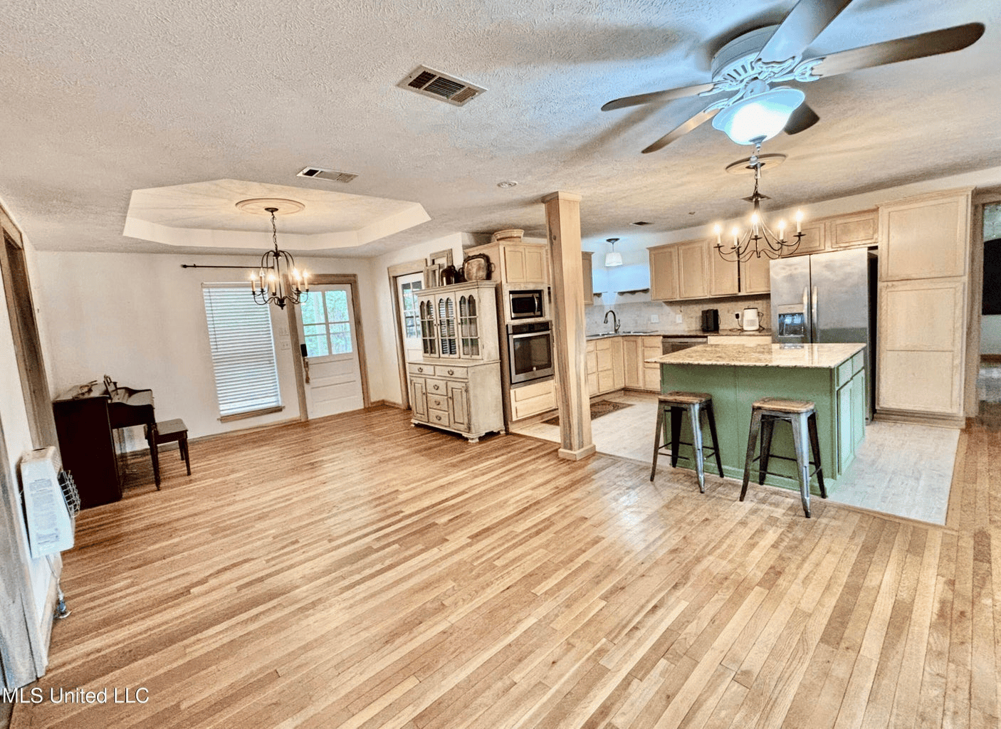 Farmhouse on Acreage with Hunting Land in Magnolia MS