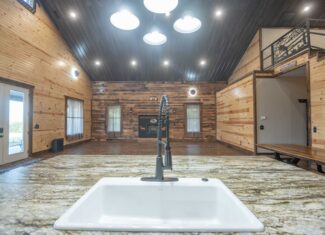 245.4 +\- acres with home in Cross Timbers MO