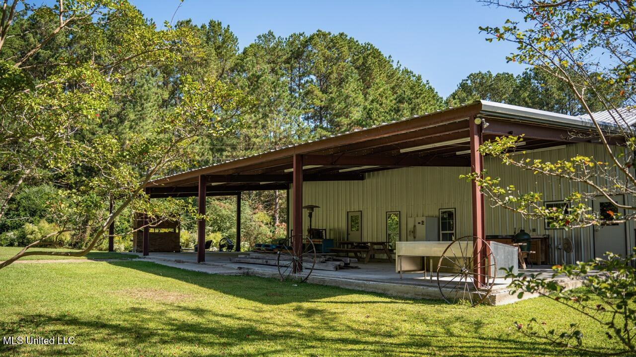 203 Acres in Smithdale MS – Turnkey Hunting Retreat
