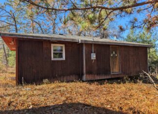 Charming Cabin w/ Garage on 3 Private Lots – Canada Creek Ranch Atlanta MI