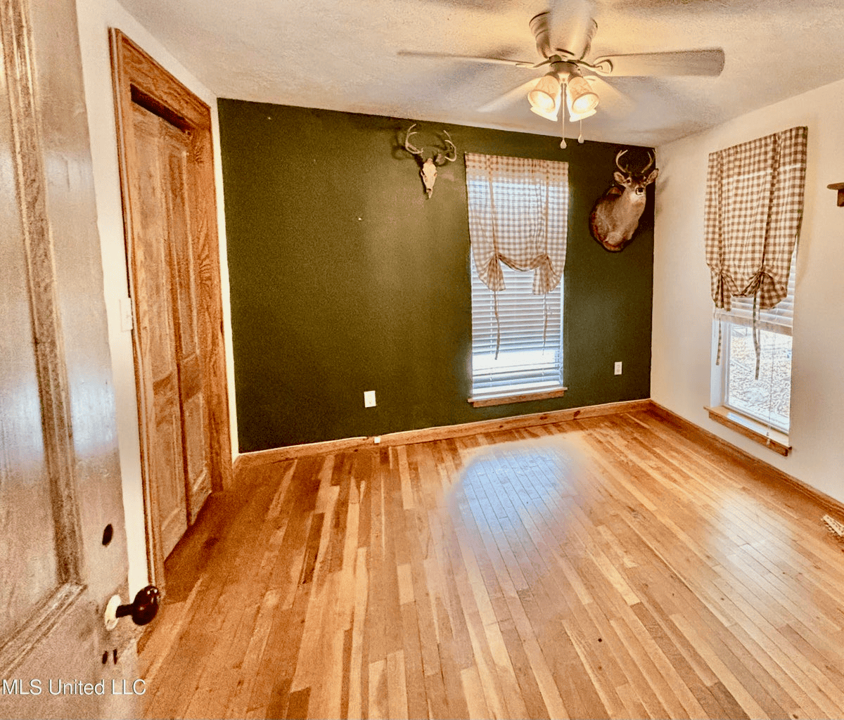 Farmhouse on Acreage with Hunting Land in Magnolia MS