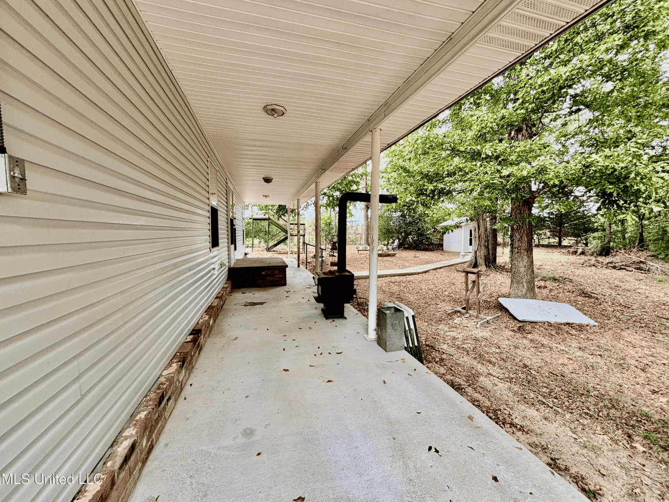 Farmhouse on Acreage with Hunting Land in Magnolia MS