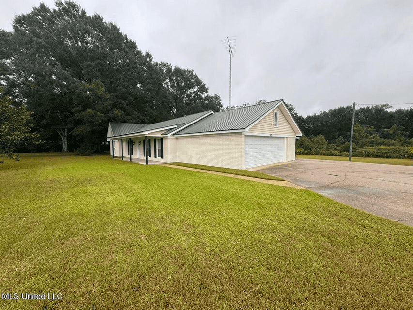 Remodeled Home on Acreage in Natchez, MIssissippi