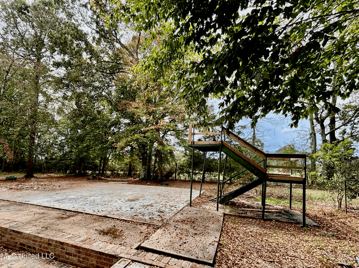 Farmhouse on Acreage with Hunting Land in Magnolia MS