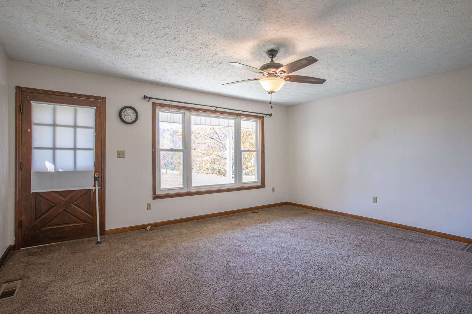 Liberty KY Country Home with Prime White-Tail Deer and Turkey Hunting Land