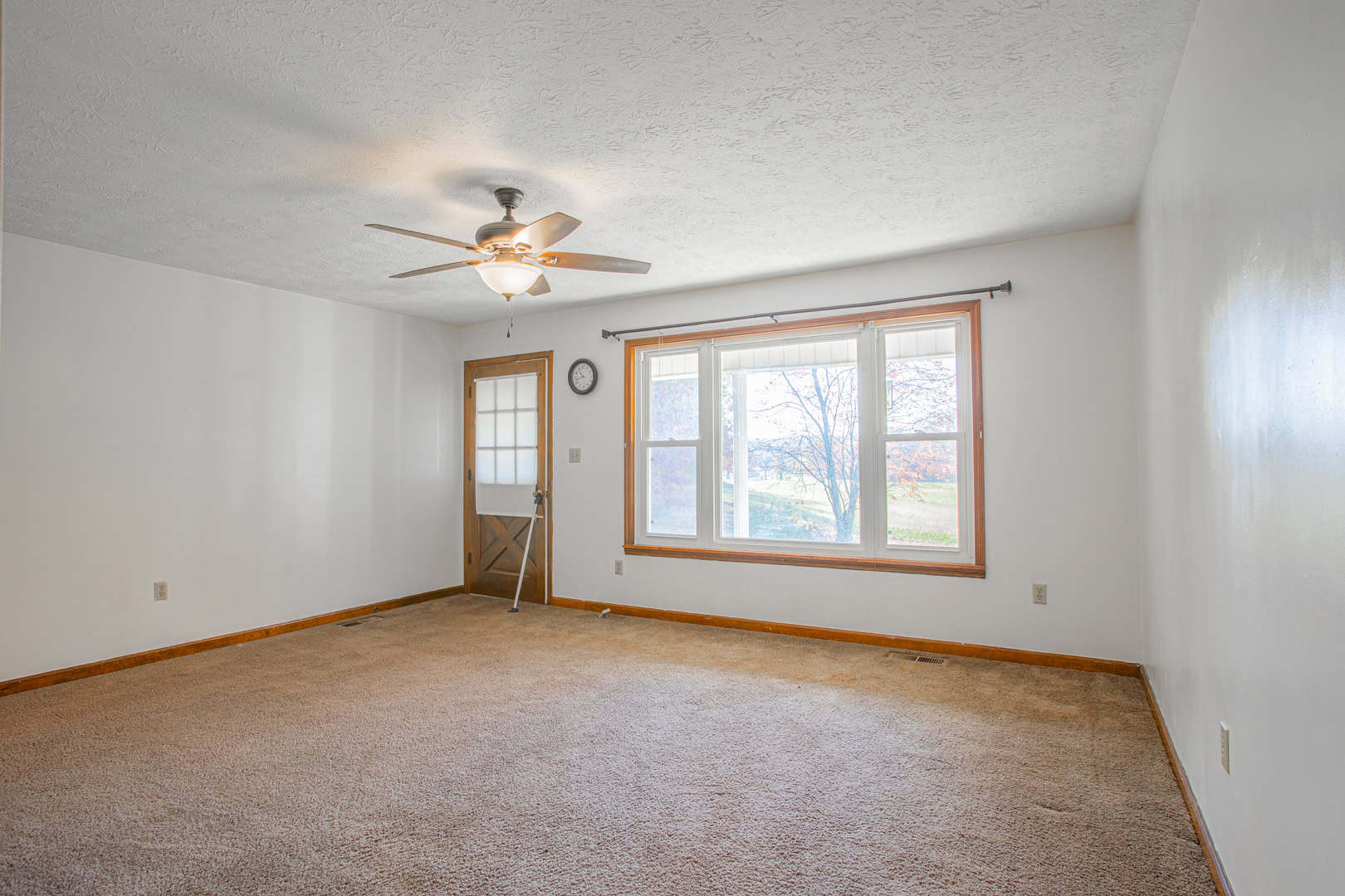 Liberty KY Country Home with Prime White-Tail Deer and Turkey Hunting Land