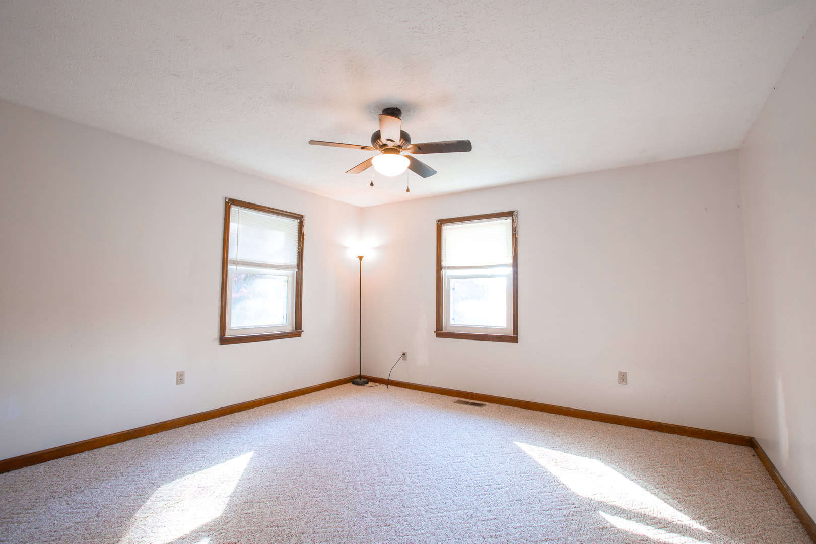 Liberty KY Country Home with Prime White-Tail Deer and Turkey Hunting Land