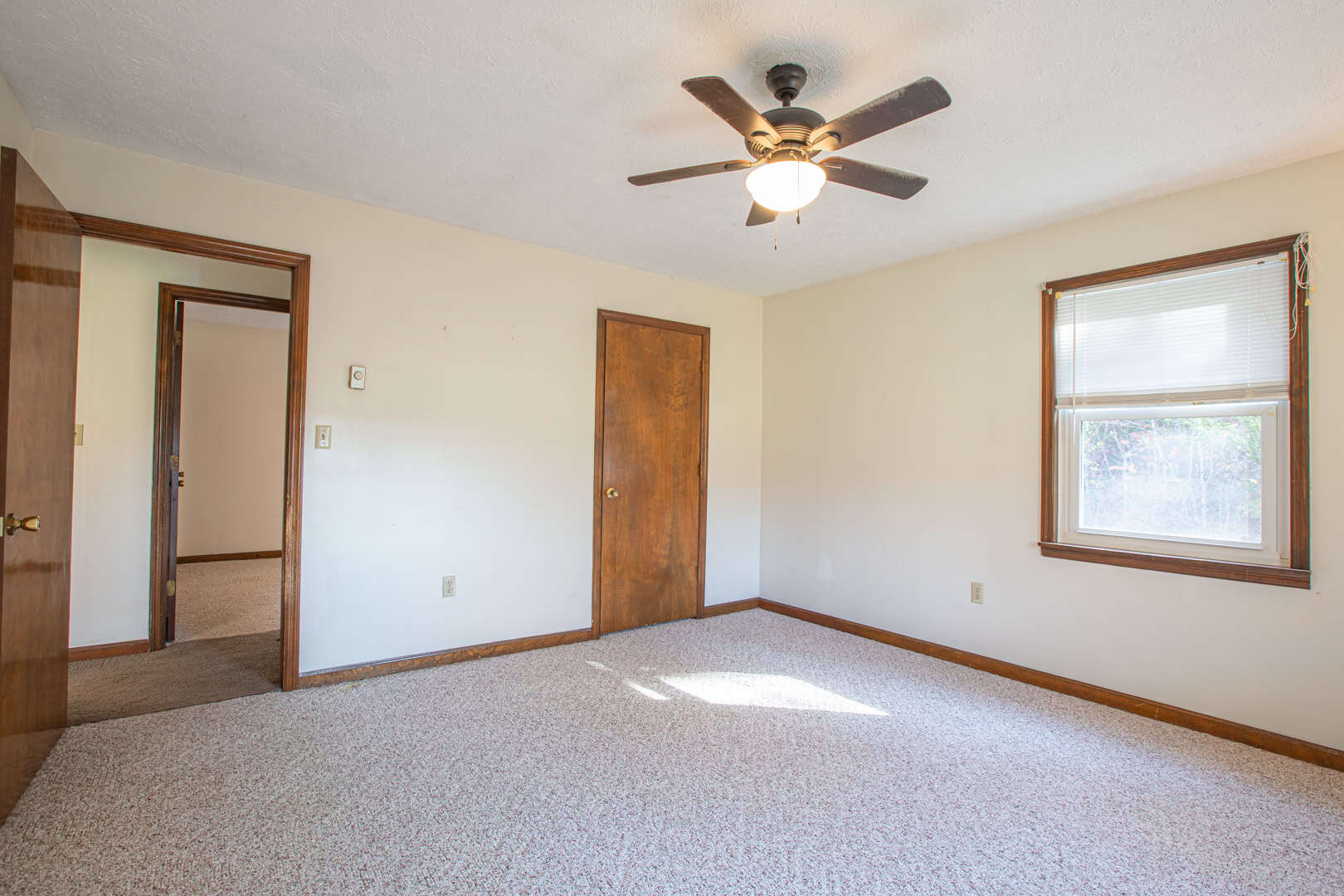 Liberty KY Country Home with Prime White-Tail Deer and Turkey Hunting Land