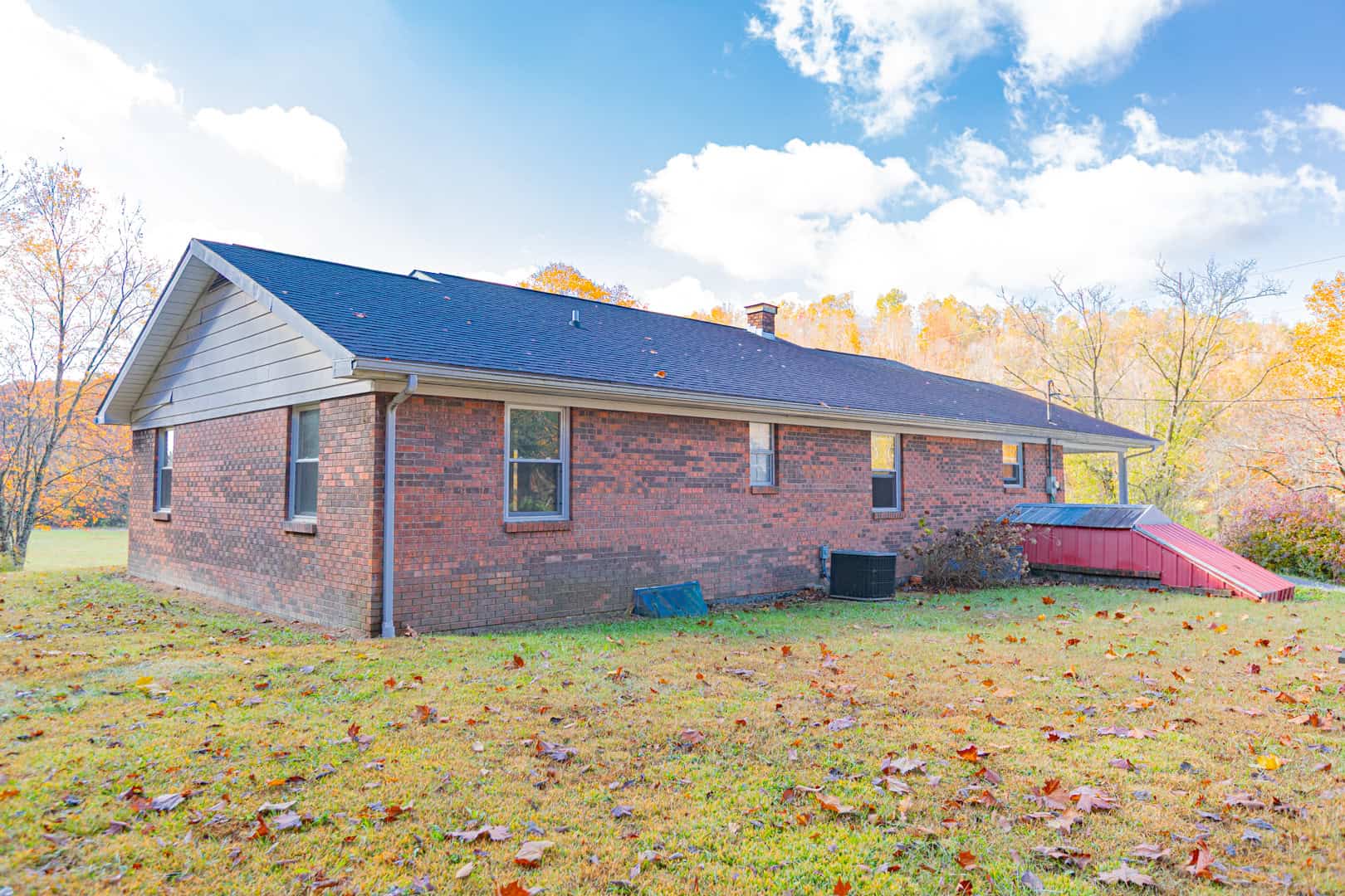 Liberty KY Country Home with Prime White-Tail Deer and Turkey Hunting Land