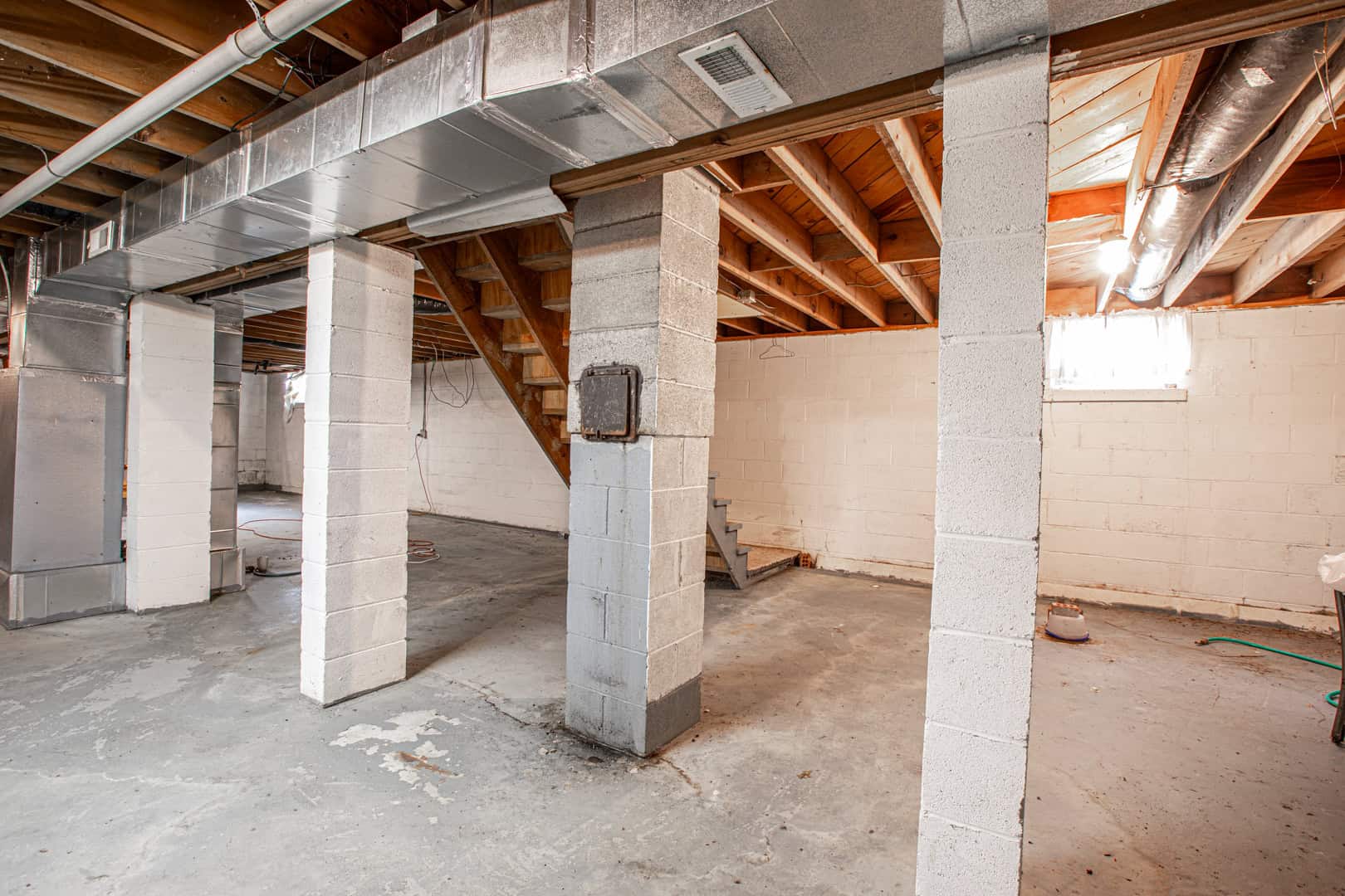 Liberty KY Country Home with Prime White-Tail Deer and Turkey Hunting Land