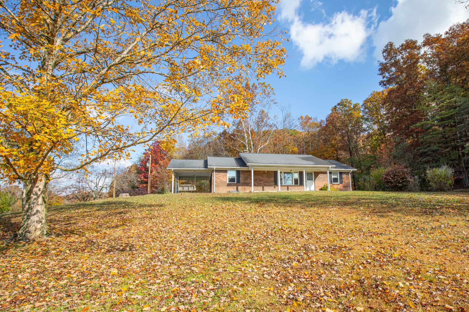 Liberty KY Country Home with Prime White-Tail Deer and Turkey Hunting Land