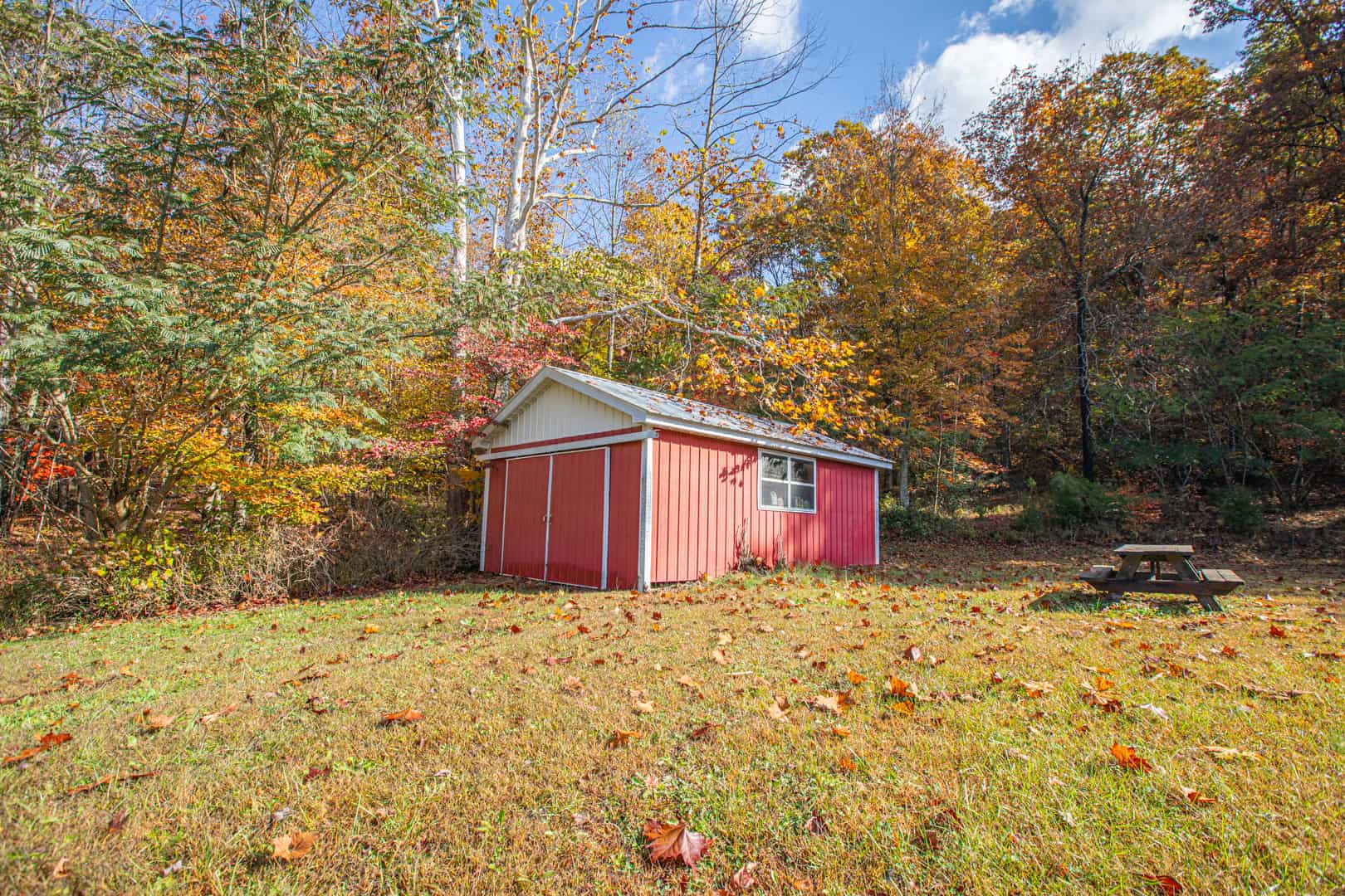 Liberty KY Country Home with Prime White-Tail Deer and Turkey Hunting Land