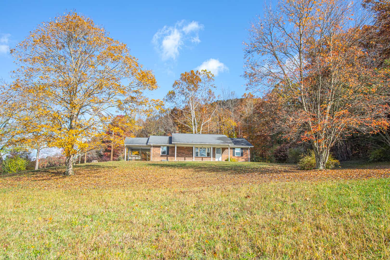 Liberty KY Country Home with Prime White-Tail Deer and Turkey Hunting Land